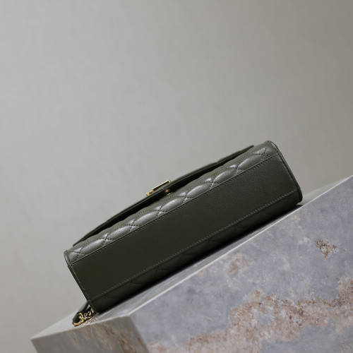 橄欖綠色金扣V型Monogram中號魚子醬信封包，型號487206