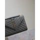 灰色金扣V型Monogram中號魚子醬信封包，型號487206