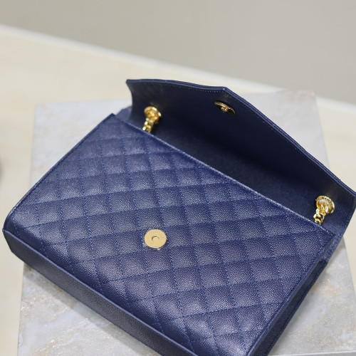 藍色金扣V型Monogram中號魚子醬信封包，型號487206