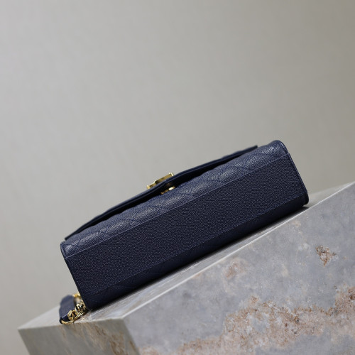 藍色金扣V型Monogram中號魚子醬信封包，型號487206
