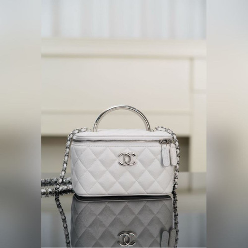 頂級進口原廠皮 所見即所得！ Chanel 25P 隐藏款 手柄長盒子包 白色荔枝牛