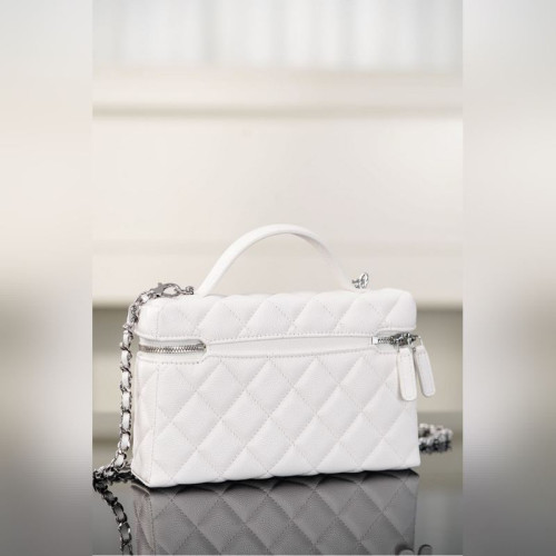 頂級進口原廠皮Chanel 25B 星星鑽扣LP盒子包 白銀