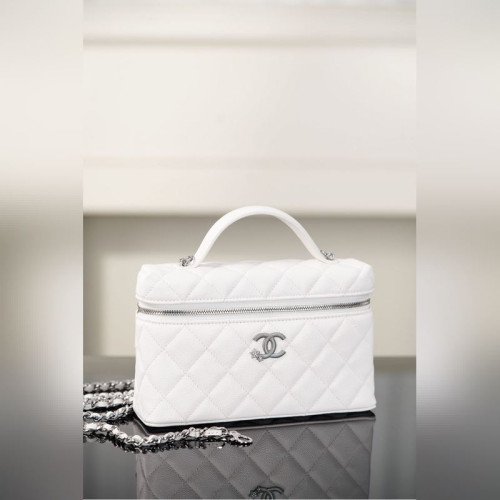 頂級進口原廠皮Chanel 25B 星星鑽扣LP盒子包 白銀