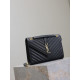 黑色金扣V型Monogram中號魚子醬信封包，型號487206