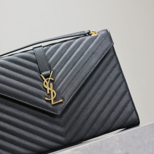 黑色金扣V型Monogram魚子醬信封包，型號487198